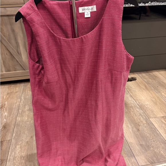 Elegant Sleeveless Tank Top - Berry - Picture 3 of 6